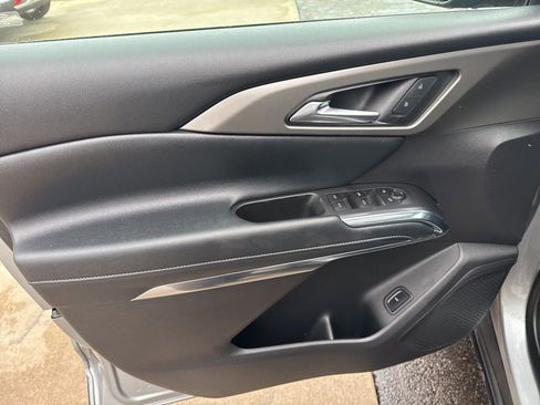 Certified 2025 Chevrolet Traverse LT w/ Sun and Wheel Package image 14