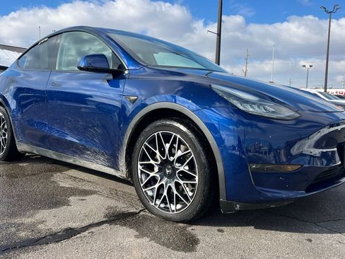 Used 2021 Tesla Model Y Long Range image 9