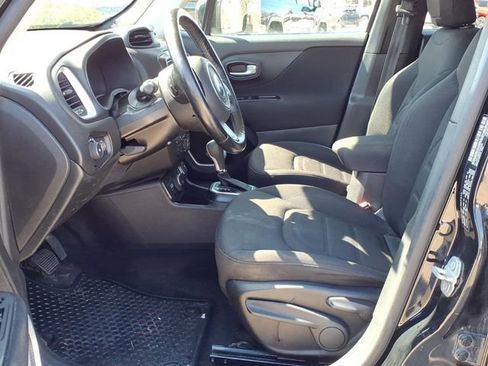 Used 2018 Jeep Renegade Latitude w/ Cold Weather Group image 17