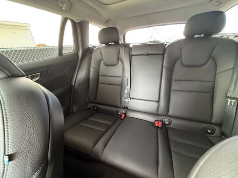 Used 2025 Volvo V60 B5 Cross Country Plus image 39