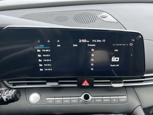 Certified 2024 Hyundai Elantra Limited image 21