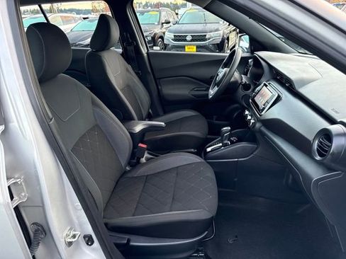 Used 2020 Nissan Kicks S image 11