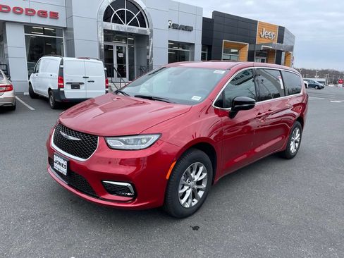 New 2026 Chrysler Pacifica Select AWD/4WD image 1
