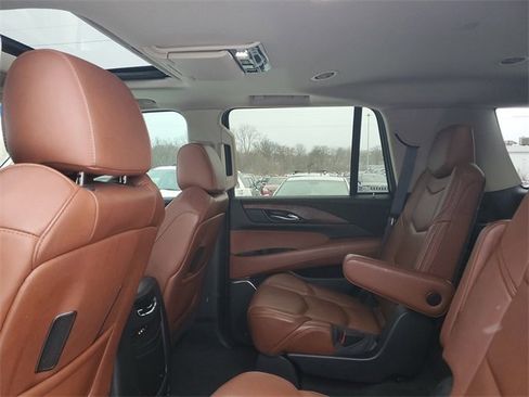 Used 2015 Cadillac Escalade Premium image 8