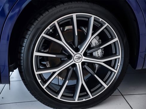 New 2025 Maserati Grecale GT image 2