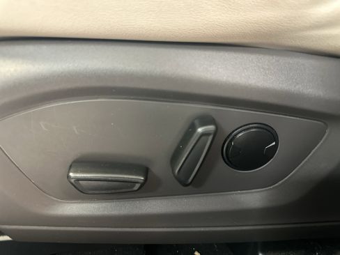 Used 2022 Ford Explorer Platinum w/ Technology Package image 21