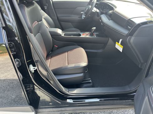 New 2025 Nissan Kicks SR image 13