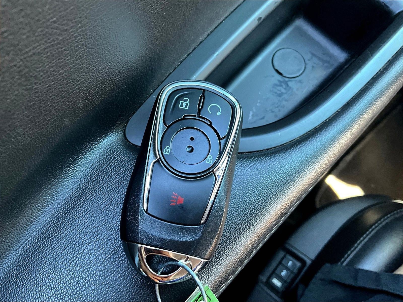 Used 2020 Buick Encore Essence FWD image 33