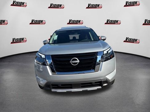 New 2025 Nissan Pathfinder SL image 2