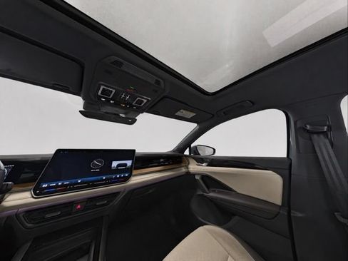 Used 2025 Volkswagen Tiguan SEL R-Line AWD/4WD image 13