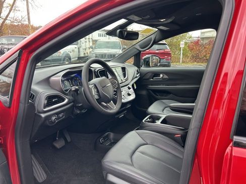 New 2026 Chrysler Pacifica Select AWD/4WD image 42
