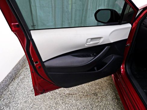 Used 2025 Toyota Corolla LE FWD image 15