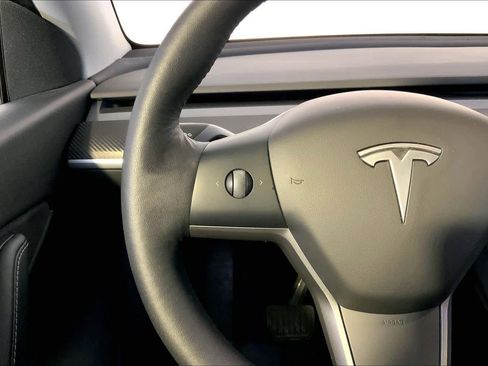 Used 2022 Tesla Model Y Long Range AWD/4WD image 23