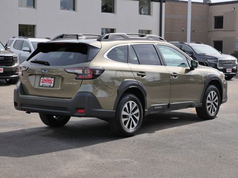 Used 2024 Subaru Outback Premium image 9