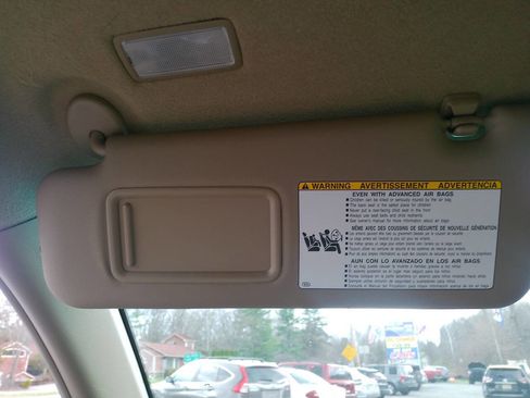 Used 2012 Toyota Highlander Limited w/ Protection Pkg AWD/4WD image 13