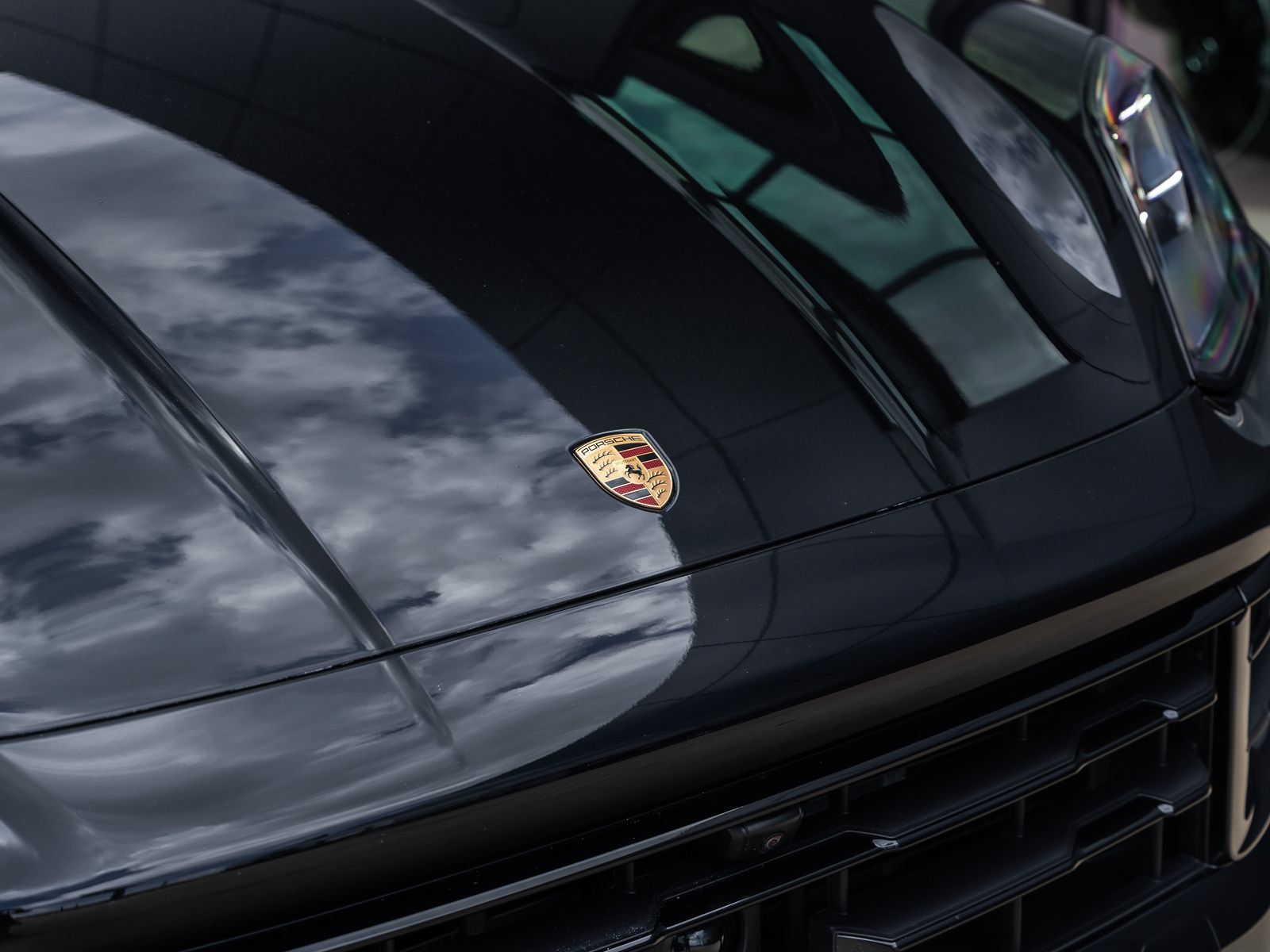 Certified 2025 Porsche Cayenne E-Hybrid Coupe AWD/4WD image 20
