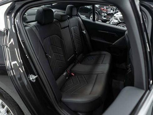 Used 2025 BMW 530i xDrive image 11