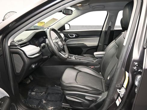 Used 2022 Jeep Compass Latitude image 11