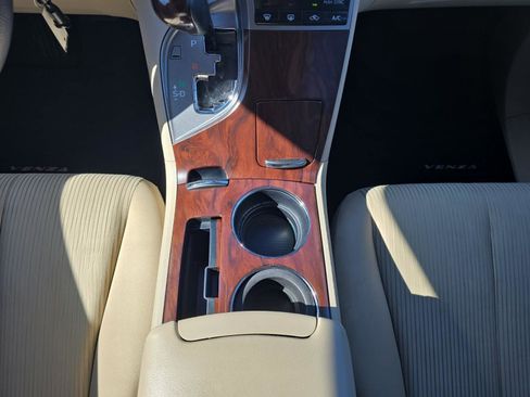 Used 2013 Toyota Venza LE w/ LE Convenience Pkg image 18