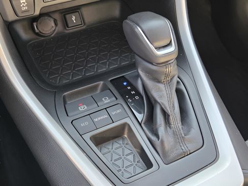 Certified 2021 Toyota RAV4 XLE Premium image 17