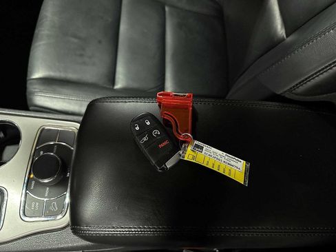 Used 2019 Jeep Grand Cherokee Limited AWD/4WD image 36