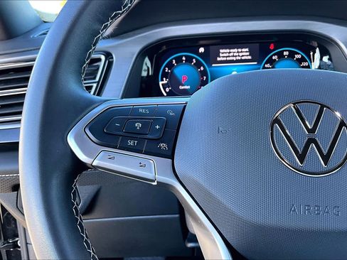 Used 2025 Volkswagen Atlas Cross Sport SE image 23