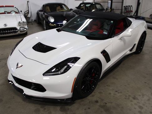 Used 2016 Chevrolet Corvette Z06 w/ 3LZ Preferred Equipment Group RWD image 15