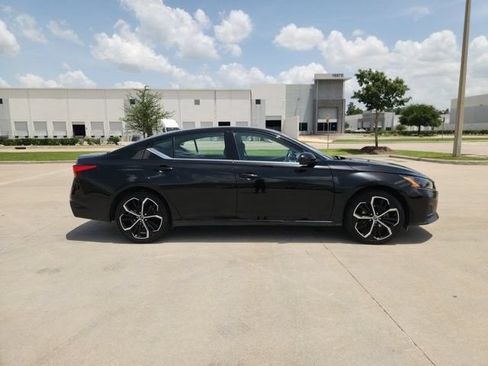 Used 2025 Nissan Altima 2.5 SR FWD image 4