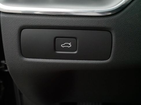 Used 2025 Volvo XC60 B5 Core AWD/4WD image 28
