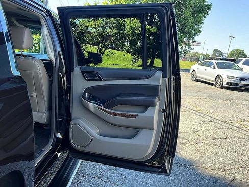 Used 2018 Chevrolet Suburban Premier AWD/4WD image 34