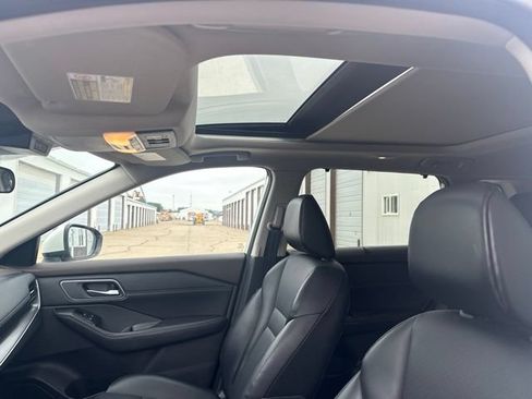 Used 2021 Nissan Rogue SV w/ Premium Package AWD/4WD image 3