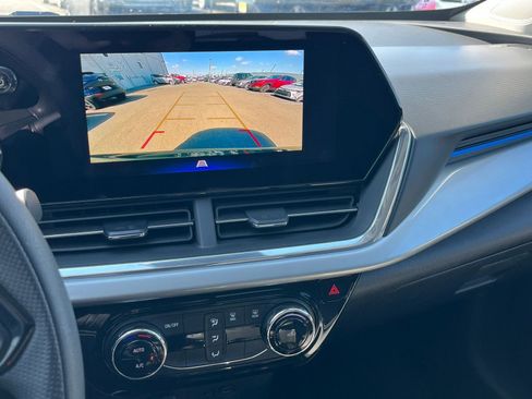 Used 2025 Chevrolet Trax LT image 20