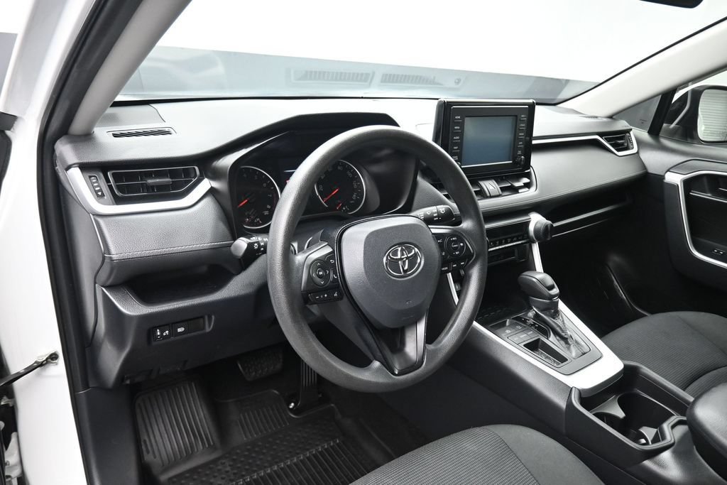 Used 2019 Toyota RAV4 LE FWD image 13