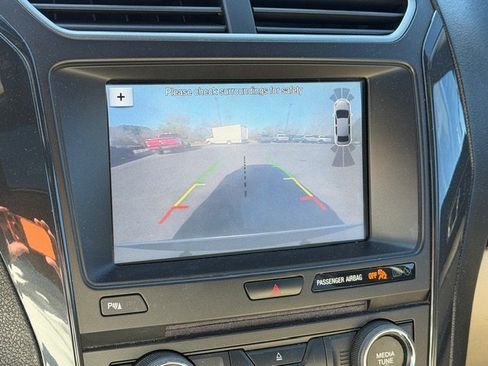 Used 2018 Ford Explorer XLT w/ Equipment Group 202A image 3