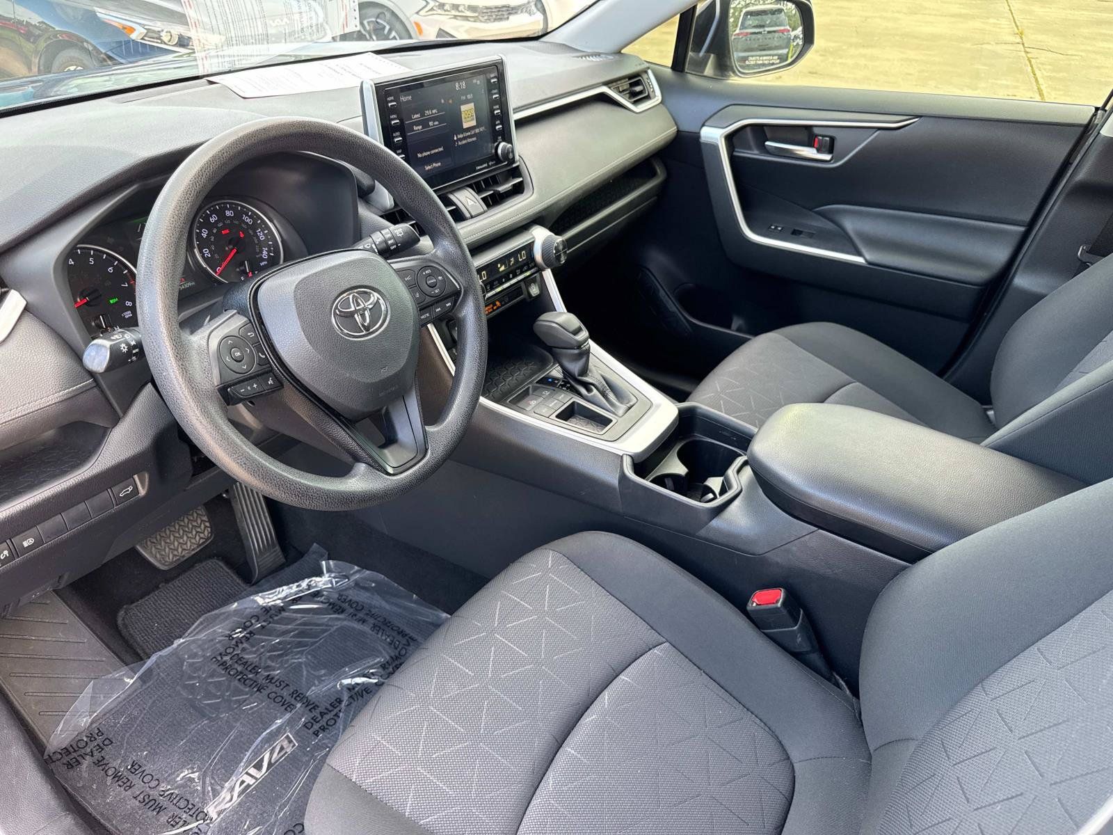 Used 2020 Toyota RAV4 XLE w/ Convenience Package FWD image 22