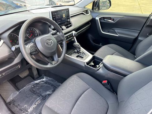 Used 2020 Toyota RAV4 XLE w/ Convenience Package FWD image 22