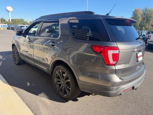 Used 2018 Ford Explorer XLT w/ Equipment Group 202A AWD/4WD image 4