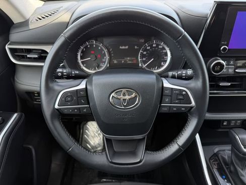 Certified 2024 Toyota Highlander LE image 12