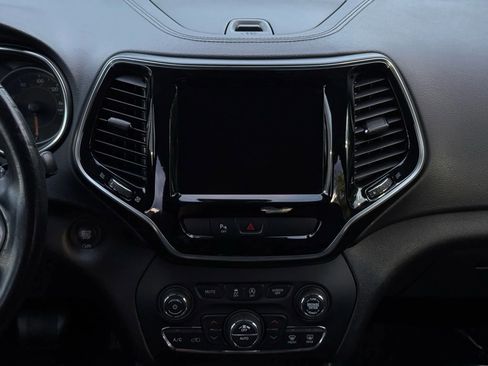 Used 2019 Jeep Cherokee Limited image 36