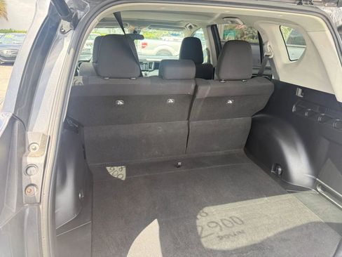 Used 2018 Toyota RAV4 XLE FWD image 9