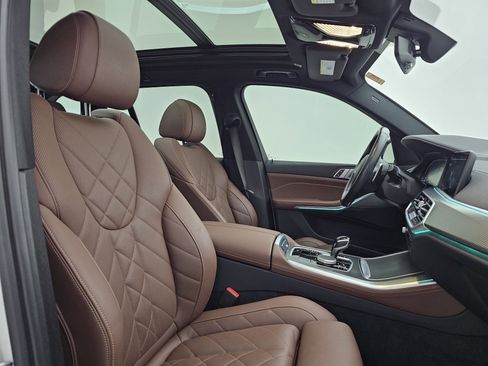 Used 2023 BMW X5 xDrive40i w/ M Sport Package image 14