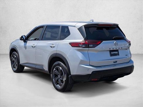 Used 2024 Nissan Rogue SV image 9