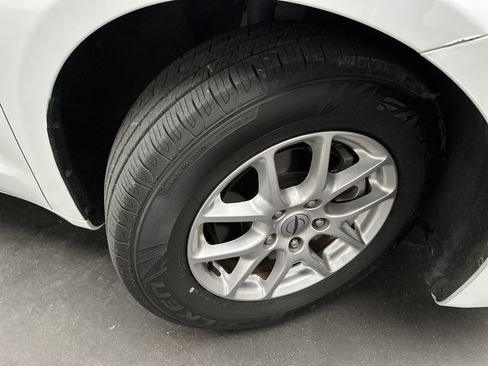 Used 2023 Chrysler Pacifica Touring-L FWD image 10