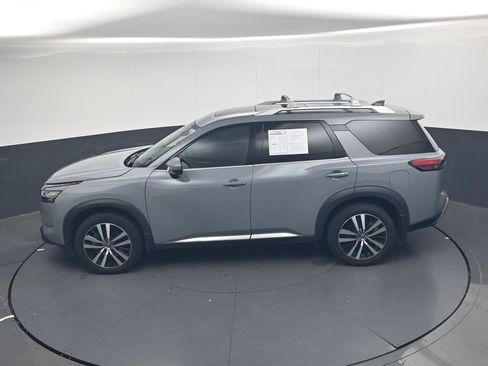 Certified 2024 Nissan Pathfinder Platinum w/ Cargo Package FWD image 31