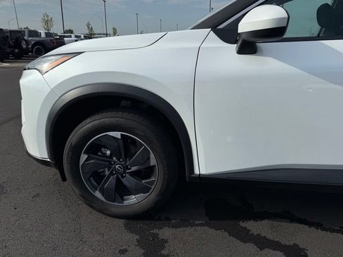 Used 2024 Nissan Rogue SV FWD image 29