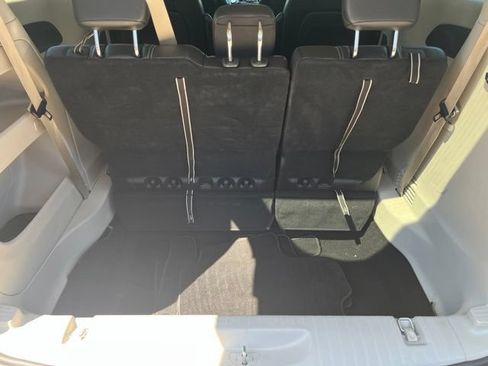 Certified 2024 Chrysler Pacifica Touring-L FWD image 11