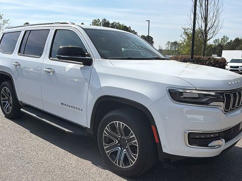 Used 2024 Jeep Wagoneer 4WD w/ Premium Group I image 5