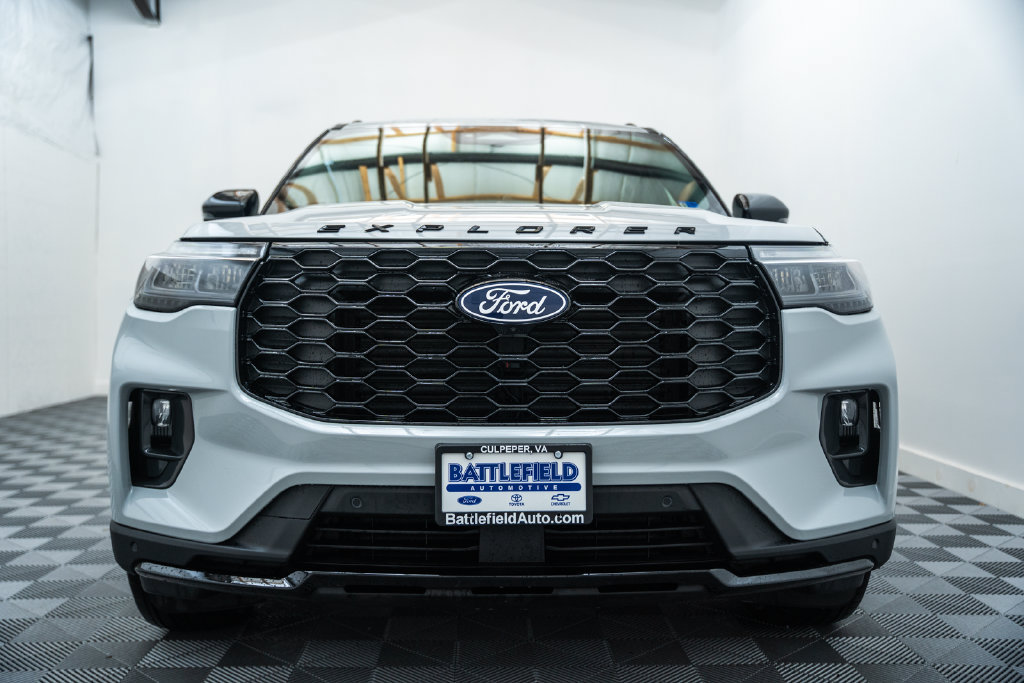 New 2027 Ford Explorer ST-Line AWD/4WD image 2