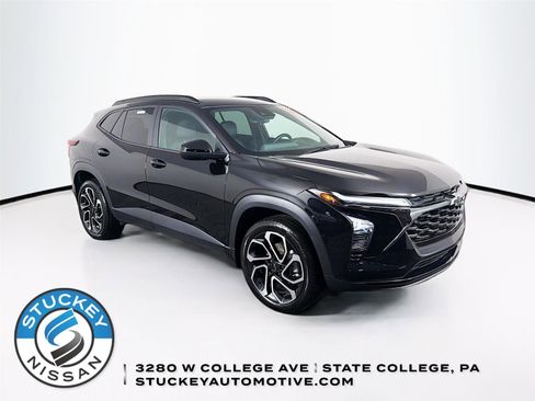 Used 2025 Chevrolet Trax RS w/ Driver Confidence Package image 1