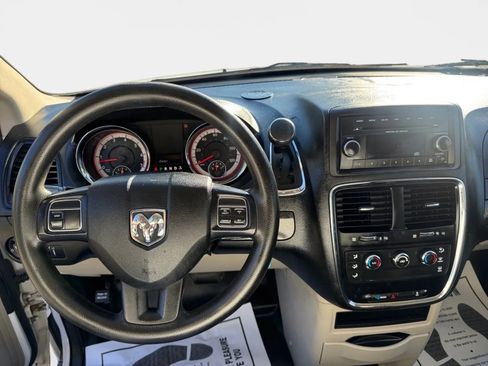 Used 2014 RAM C/V Tradesman image 11